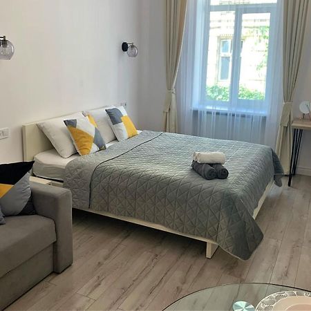 לבוב Iris Apartment On Popovich מראה חיצוני תמונה