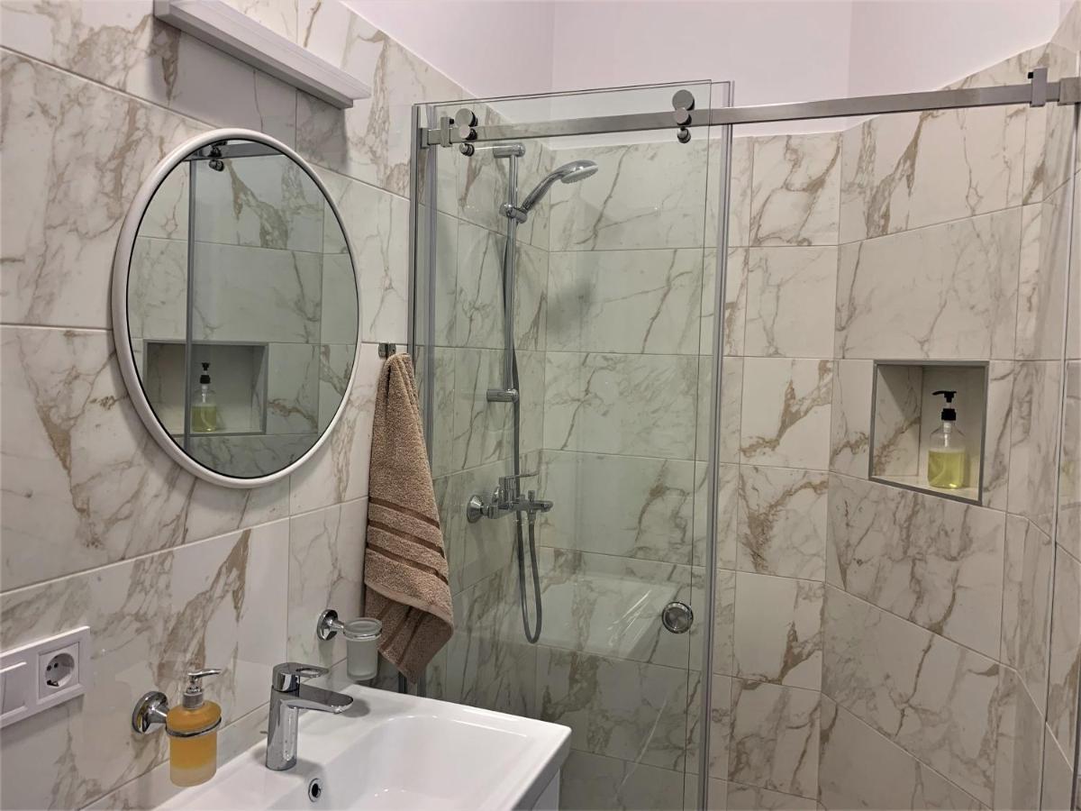 לבוב Iris Apartment On Popovich מראה חיצוני תמונה
