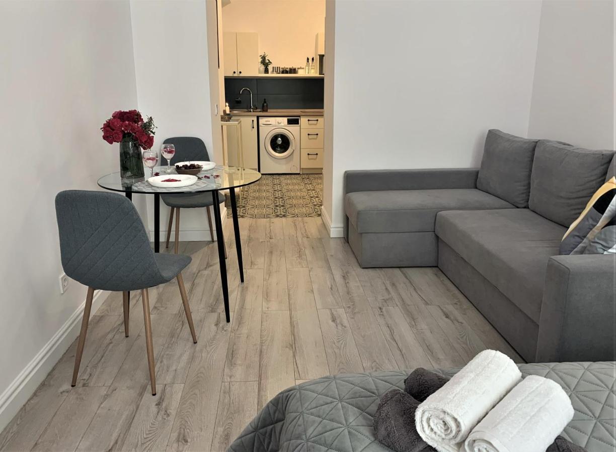 לבוב Iris Apartment On Popovich מראה חיצוני תמונה