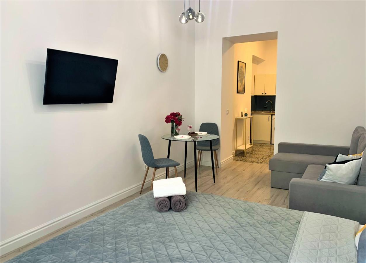 לבוב Iris Apartment On Popovich מראה חיצוני תמונה