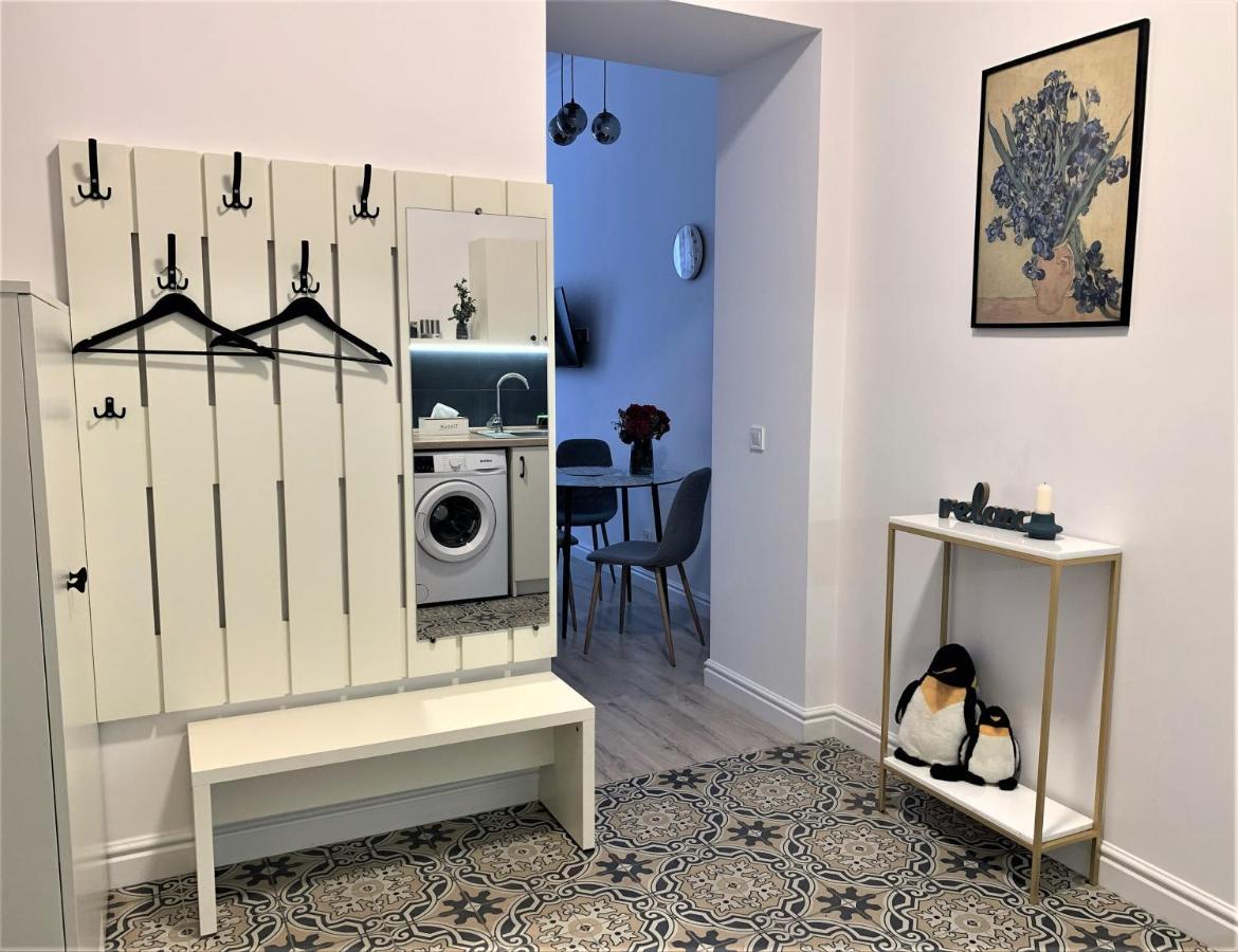 לבוב Iris Apartment On Popovich מראה חיצוני תמונה